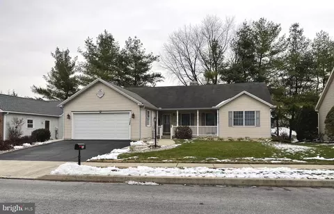 12 Sweet Arrow Dr, Hummelstown, PA 17036