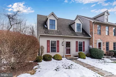 135 Hunters Ridge Dr, Harrisburg, PA 17110