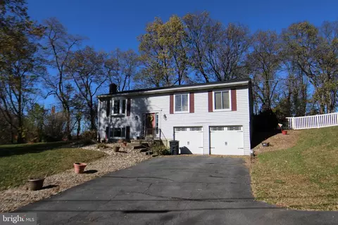 2401 Sunset Dr, Middletown, PA 17057