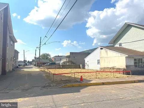 512 Market St, Lykens, PA 17048