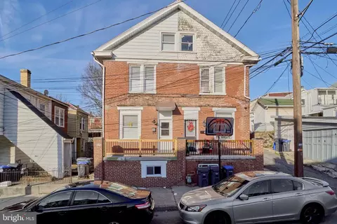 13 Jefferson St, Steelton, PA 17113