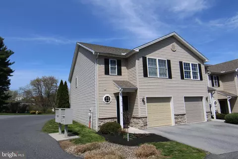 7876 Manada Ct, Harrisburg, PA 17112
