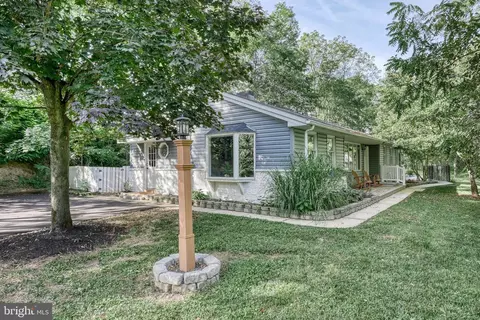 2711 Sand Beach Rd, Grantville, PA 17028