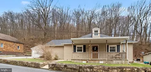 823 Roberts Valley Rd, Harrisburg, PA 17110