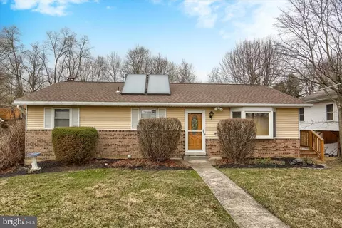 1132 Loop Dr, Harrisburg, PA 17112