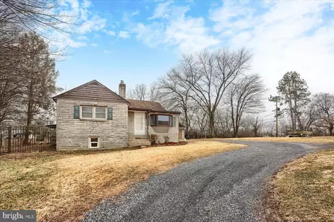 6111 Walls St, Harrisburg, PA 17112
