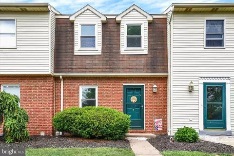 7 Garden Ct, Elizabethtown, PA 17022