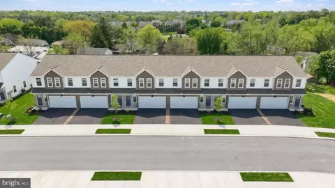 7851 Oak Brook Dr, Harrisburg, PA 17112