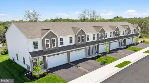 7857 Oak Brook Dr, Harrisburg, PA 17112