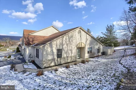 2163 Bordeaux Ct, Harrisburg, PA 17112
