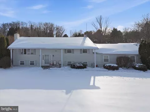11 Hillymede Dr, Hummelstown, PA 17036