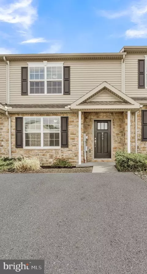 869 Gregs Dr, Harrisburg, PA 17111