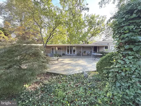 4300 Meadowcrest Rd, Harrisburg, PA 17112
