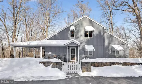 337 Berry Mountain Rd, Millersburg, PA 17061