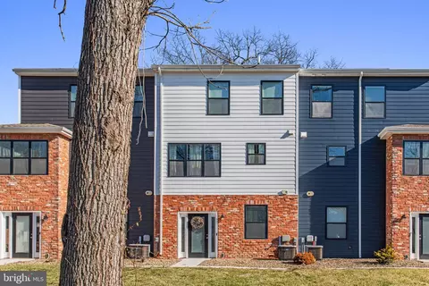 160 High Pointe Dr #15, Hummelstown, PA 17036