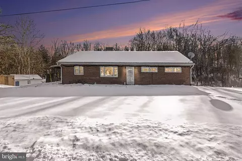 908 Red Hill Rd, Dauphin, PA 17018