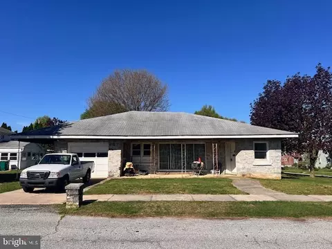 125 N Roosevelt Ave, Hershey, PA 17033