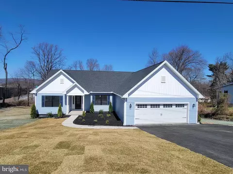 4092 Ridgeview Rd, Harrisburg, PA 17112