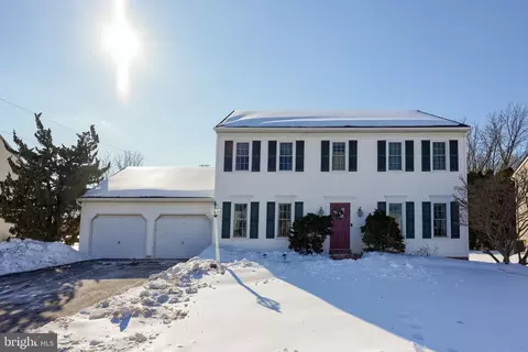 2124 Southpoint Dr, Hummelstown, PA 17036