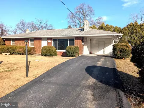 7690 Daniel Dr, Harrisburg, PA 17112
