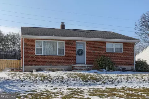34 Carolyn St, Harrisburg, PA 17112