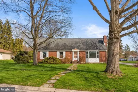 1601 Woodcrest Rd, Harrisburg, PA 17112