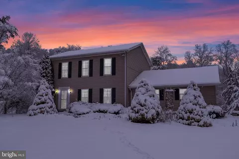 1718 Potato Valley Rd, Harrisburg, PA 17112