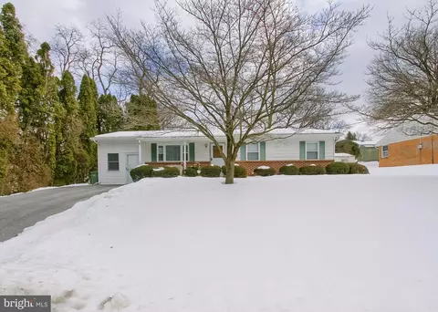 1075 Princess Dr, Harrisburg, PA 17113