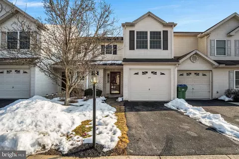 227 Silver Leaf Rdg, Harrisburg, PA 17110