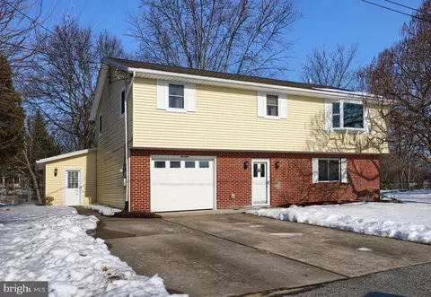 14 Amy Dr, Harrisburg, PA 17112