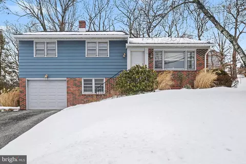 909 Sunnyside Rd, Hummelstown, PA 17036