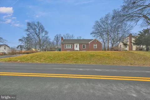 8 Crums Ln, Harrisburg, PA 17112