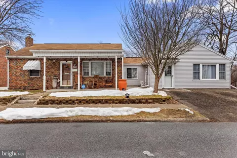 381 S 7th St, Harrisburg, PA 17113
