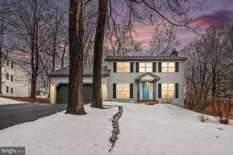1147 Jill Dr, Hummelstown, PA 17036