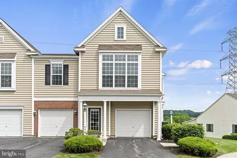 778 Fawn Ln, Hummelstown, PA 17036