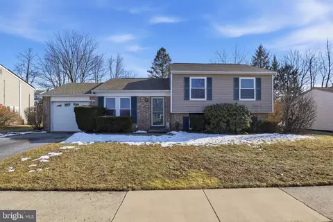 4849 Springtop Dr, Harrisburg, PA 17111