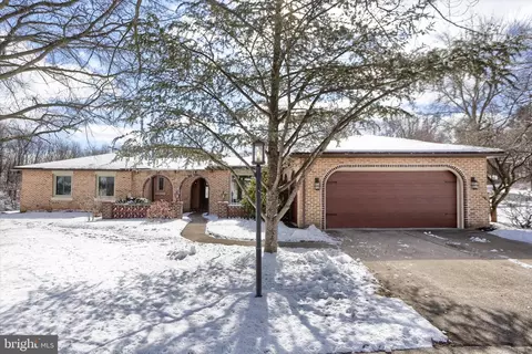 4265 Beaufort Hunt Dr, Harrisburg, PA 17110