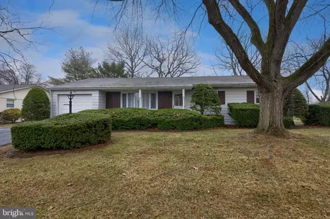 222 Robin Rd, Hershey, PA 17033