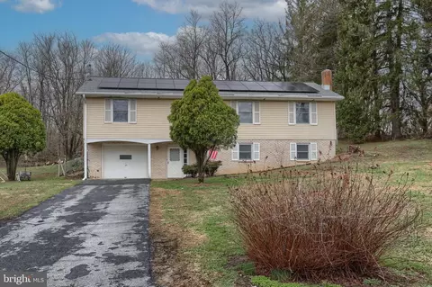7960 Rider Ln, Hummelstown, PA 17036