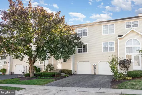6179 Spring Knoll Dr, Harrisburg, PA 17111