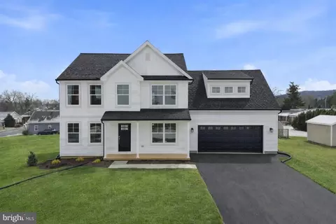 228 Hockersville Rd, Hershey, PA 17033