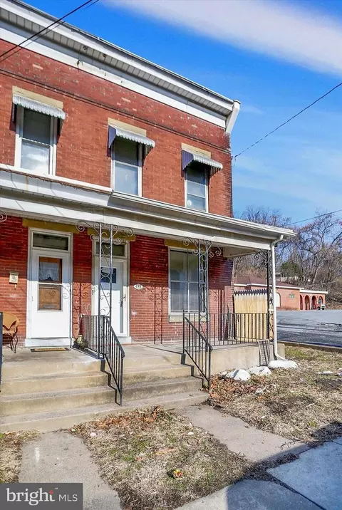 433 Swatara St, Steelton, PA 17113
