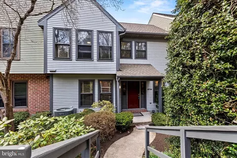 573 Lovell Ct, Hummelstown, PA 17036