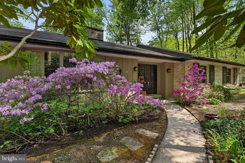 9 Brownstone Dr, Hershey, PA 17033