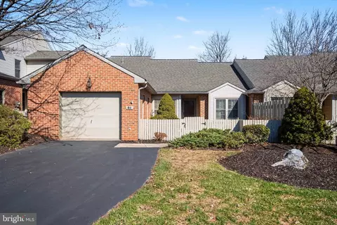 81 Cambridge Dr, Hershey, PA 17033