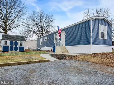 97 Mic-nan Dr, Middletown, PA 17057
