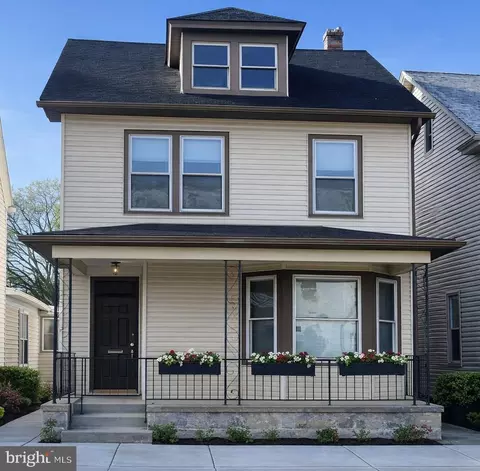 45 E Main St, Hummelstown, PA 17036