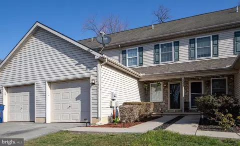 1781 Lakeside Dr, Middletown, PA 17057