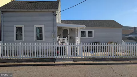 210 E Spruce St, Williamstown, PA 17098