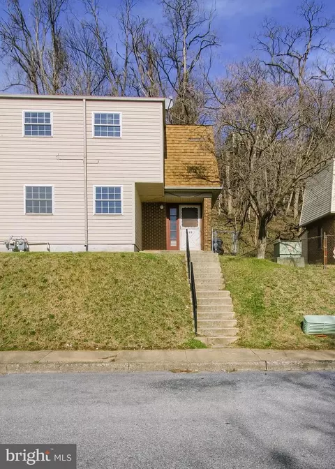 535 Saint Marys Dr, Steelton, PA 17113